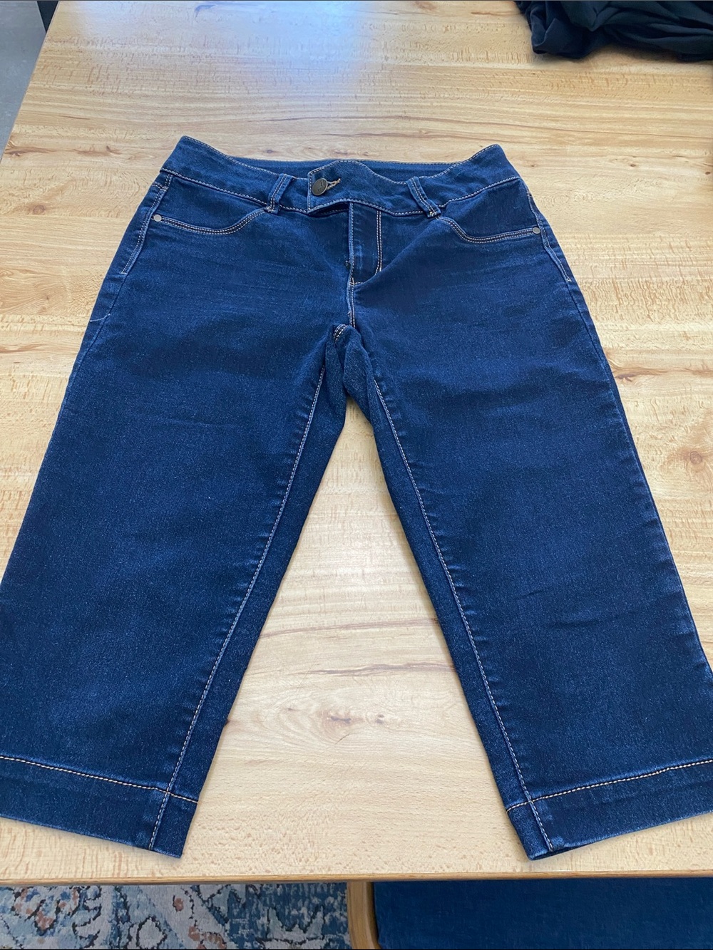 d. jeans Dark Blue Stretch Capris, size 8